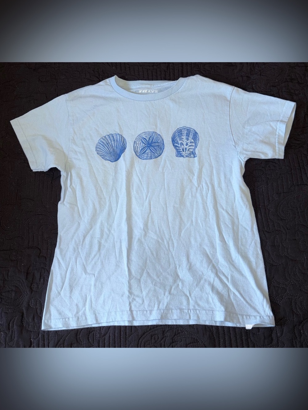 Tilly's Light Blue Tee with Blue Shell Trio Size Medium